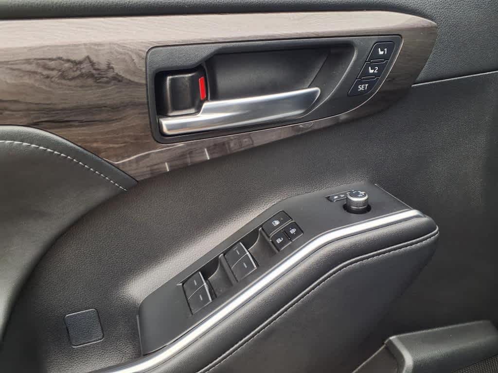 Thumbnail: 2024 Toyota Highlander - 13