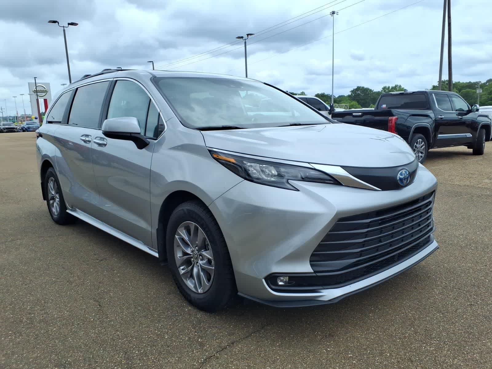 Thumbnail: 2025 Toyota Sienna - 3