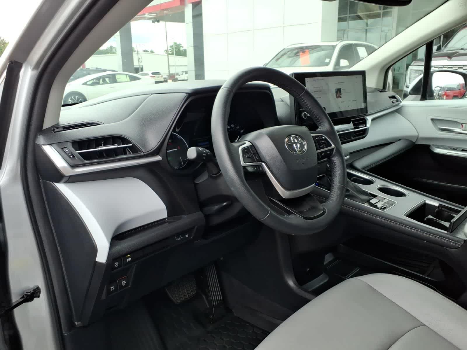 Thumbnail: 2025 Toyota Sienna - 11