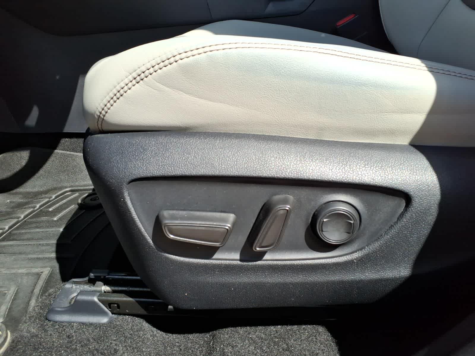 Thumbnail: 2025 Toyota RAV4 - 12