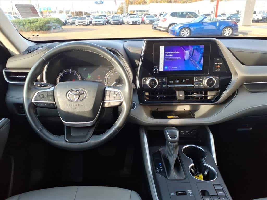Thumbnail: 2023 Toyota Highlander - 10
