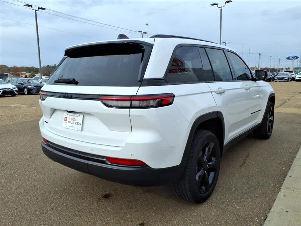 Thumbnail: 2023 Jeep Grand Cherokee - 5