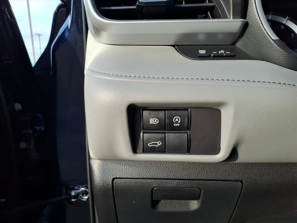 Thumbnail: 2023 Toyota Highlander - 14