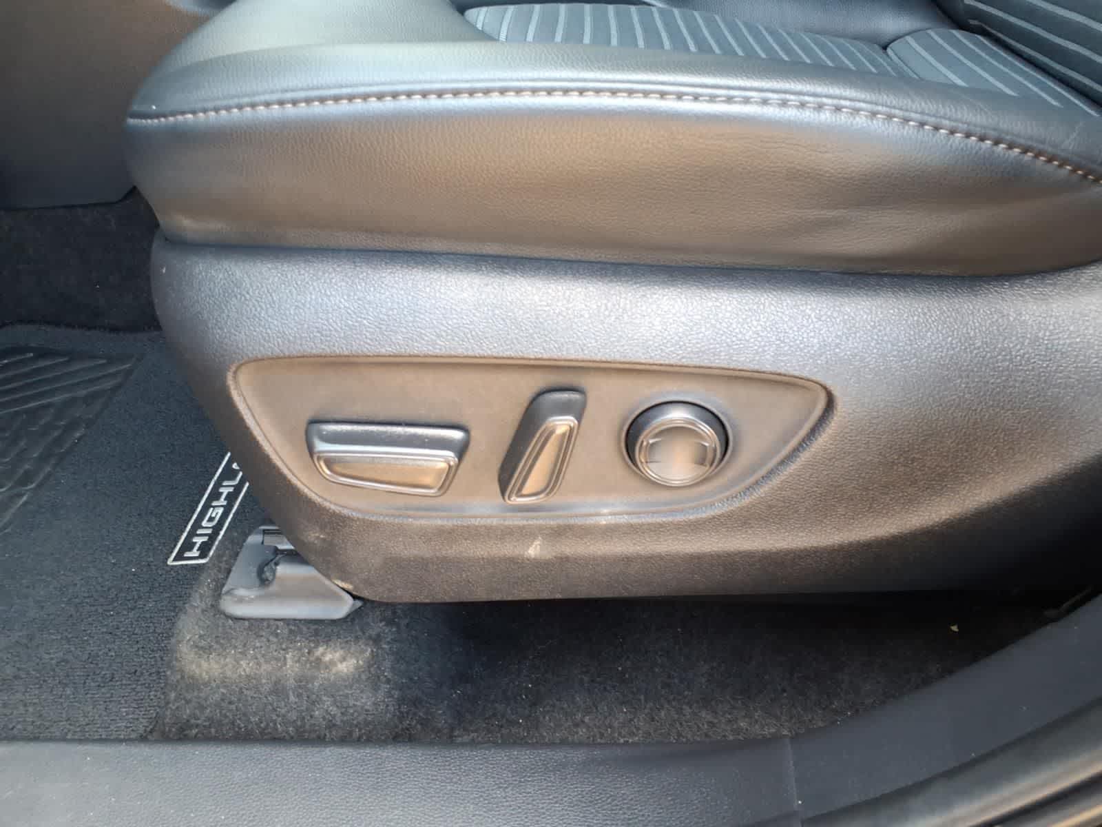 Thumbnail: 2024 Toyota Highlander - 12