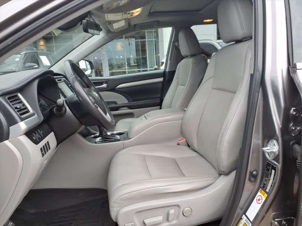 Thumbnail: 2019 Toyota Highlander - 26