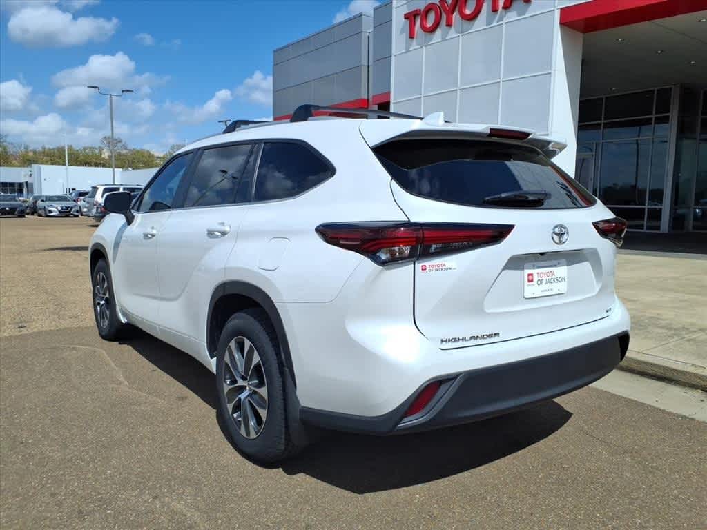 Thumbnail: 2024 Toyota Highlander - 7
