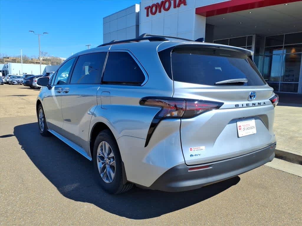 Thumbnail: 2025 Toyota Sienna - 7