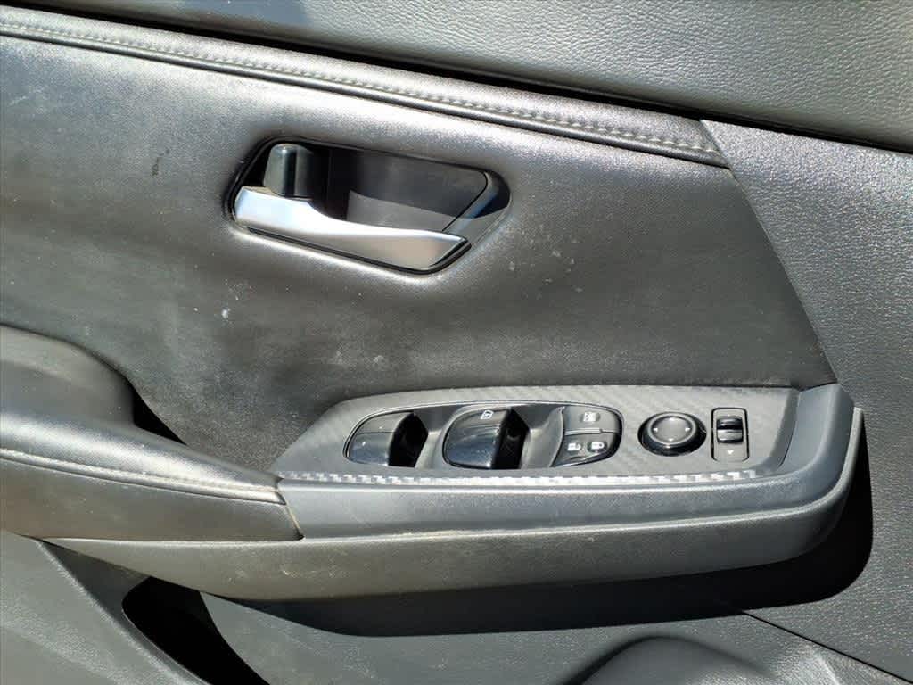 Thumbnail: 2022 Nissan Sentra - 12