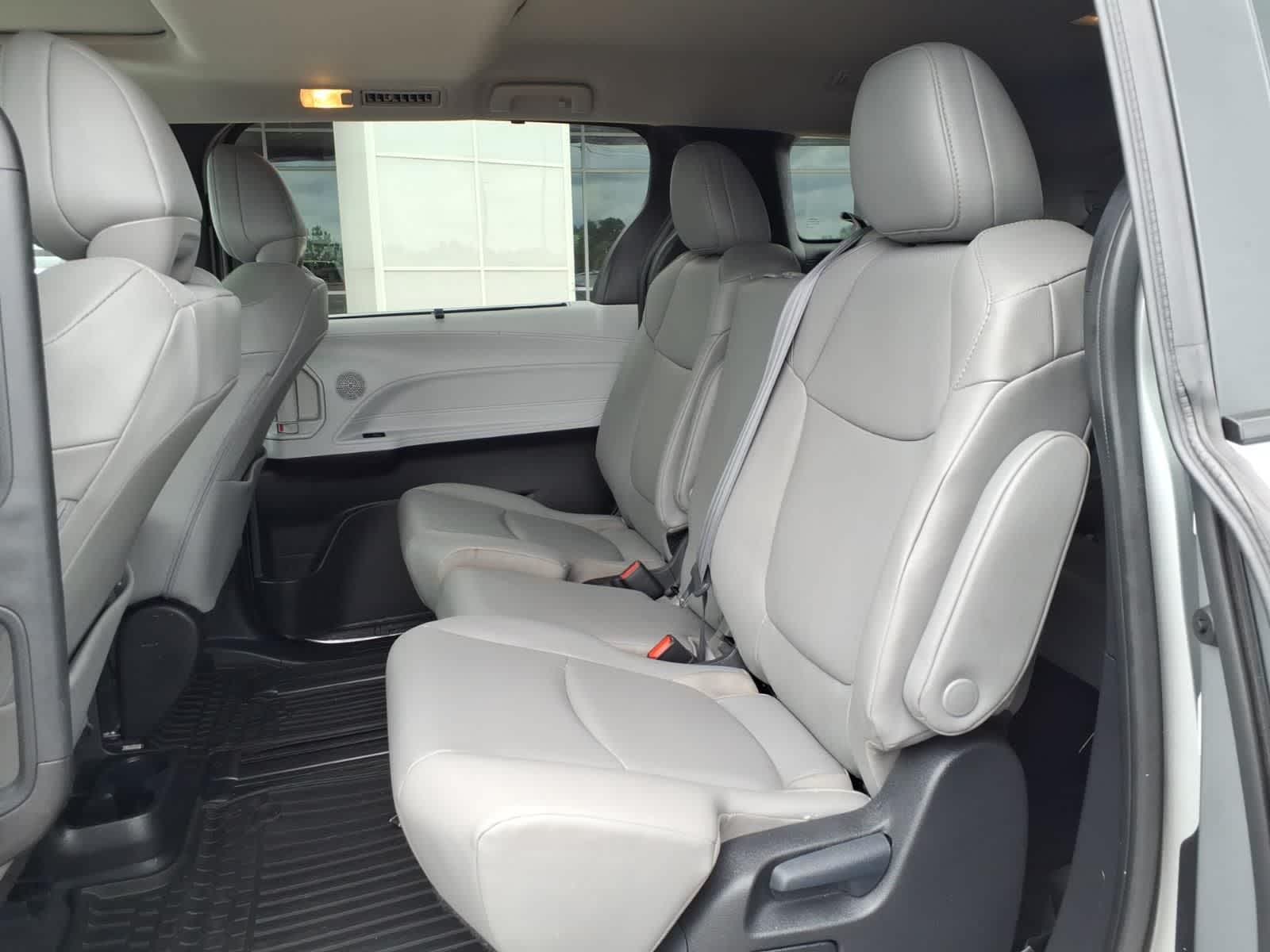 Thumbnail: 2025 Toyota Sienna - 29