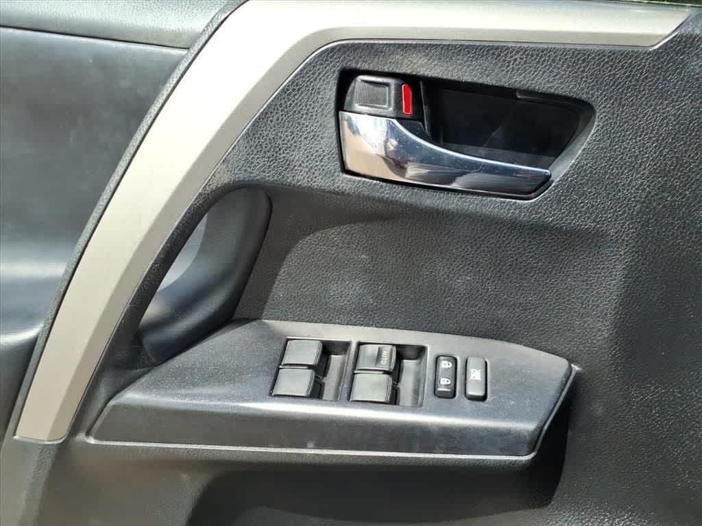 Thumbnail: 2018 Toyota RAV4 - 12