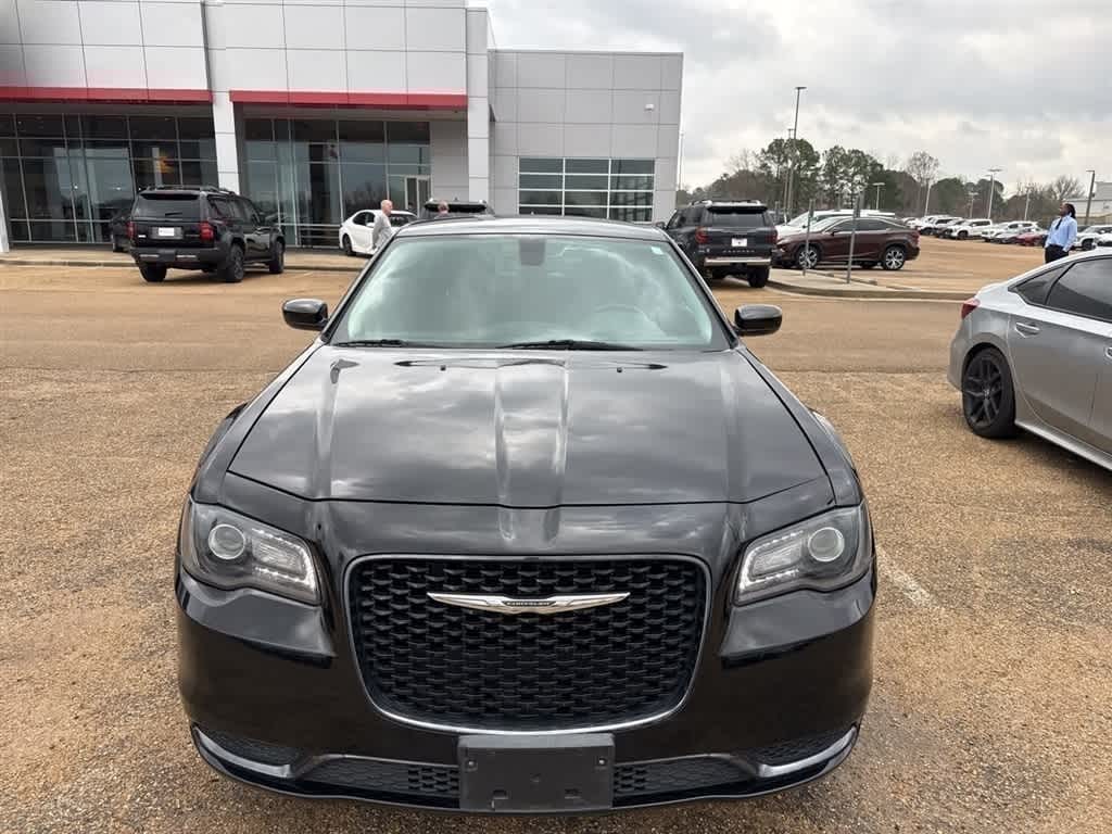 Thumbnail: 2019 Chrysler 300 - 2