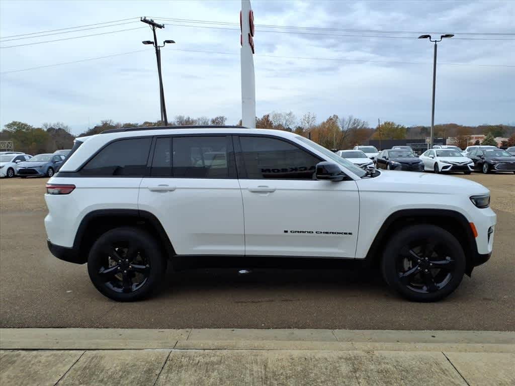 Thumbnail: 2023 Jeep Grand Cherokee - 4