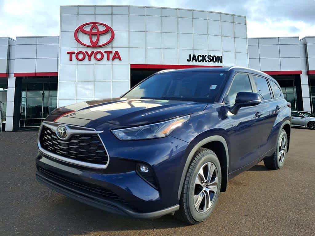Thumbnail: 2023 Toyota Highlander - 1