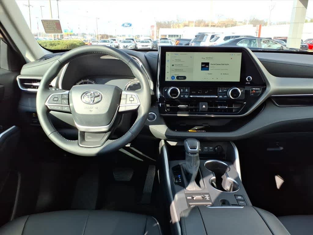 Thumbnail: 2026 Toyota Highlander - 10