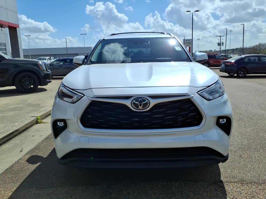 Thumbnail: 2024 Toyota Highlander - 2