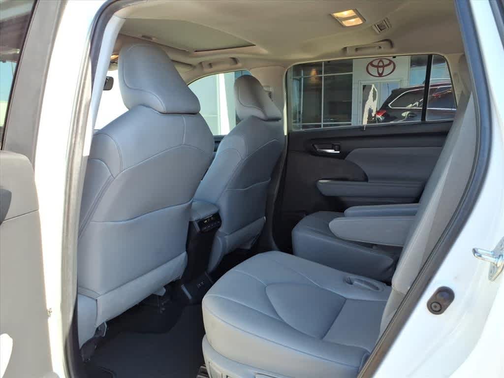 Thumbnail: 2021 Toyota Highlander - 30