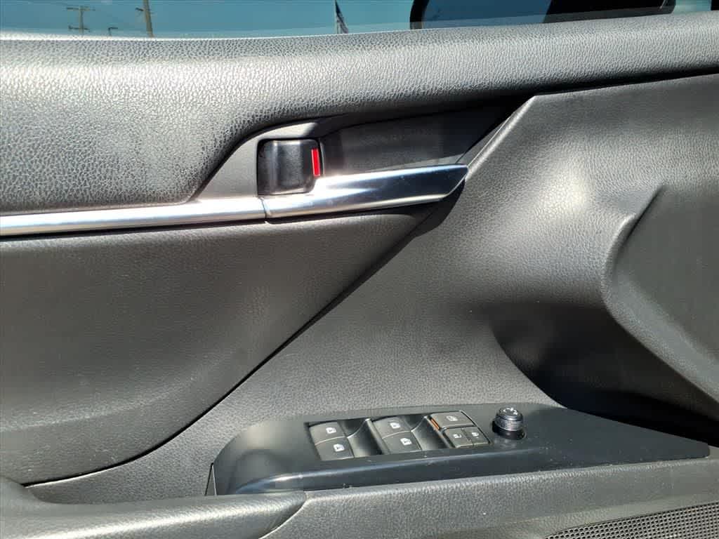 Thumbnail: 2020 Toyota Camry - 12