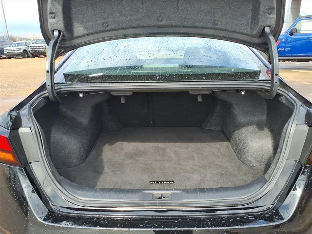 Thumbnail: 2025 Nissan Altima - 8