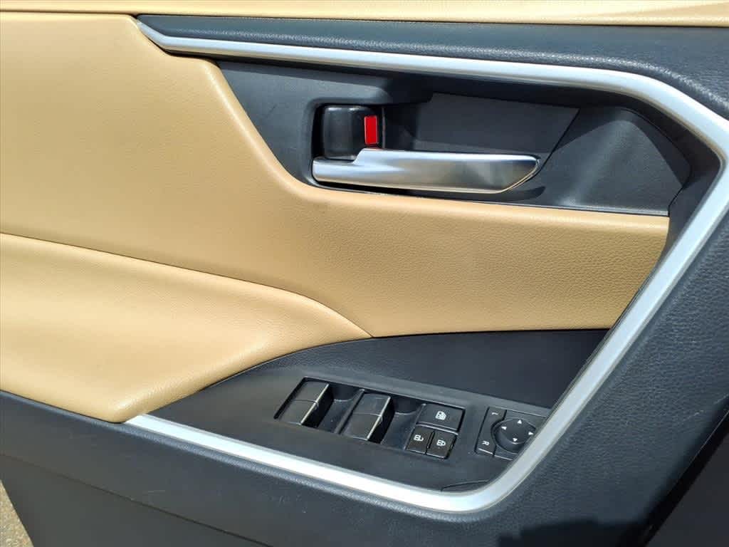 Thumbnail: 2019 Toyota RAV4 - 13