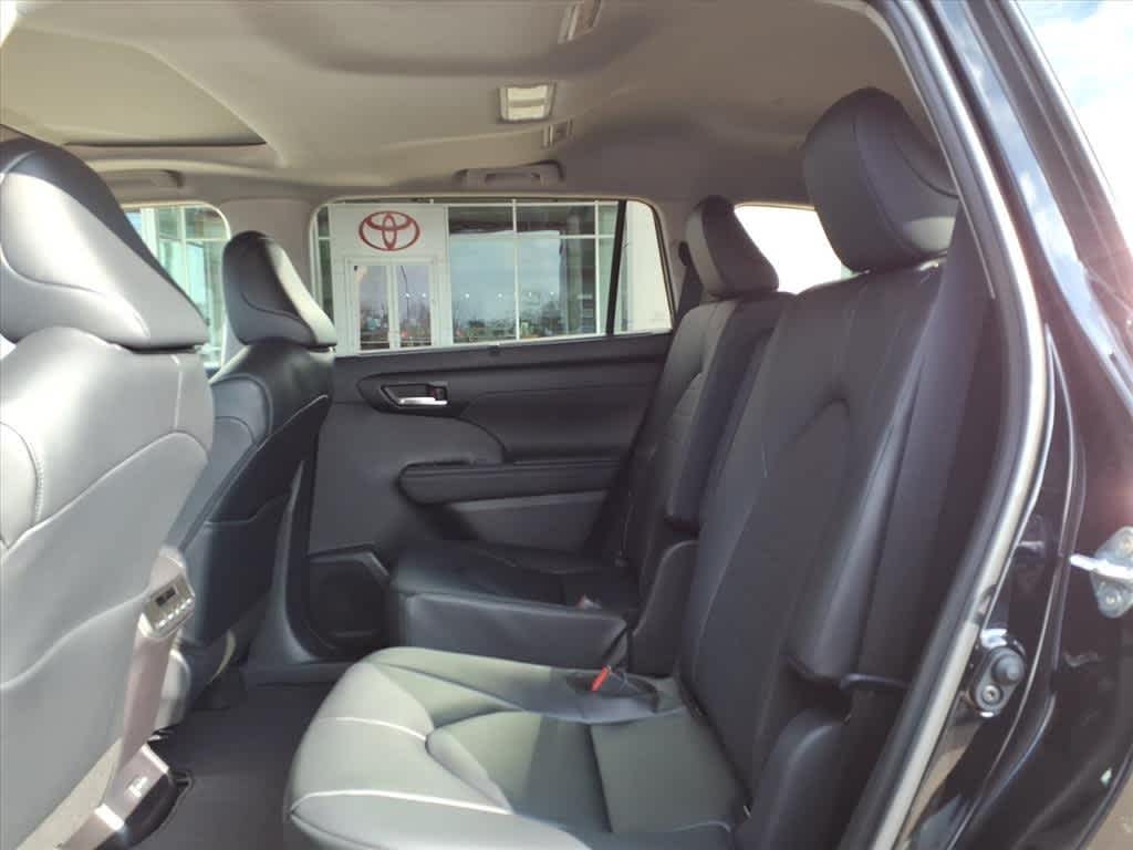 Thumbnail: 2026 Toyota Highlander - 29