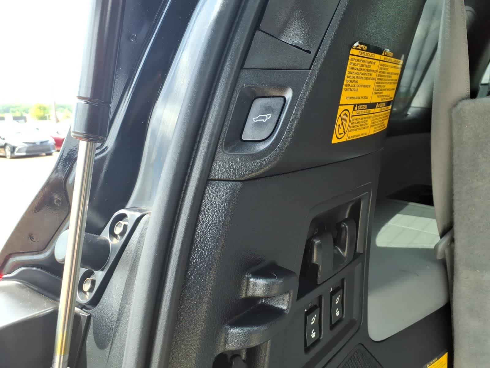 Thumbnail: 2014 Toyota Sequoia - 8