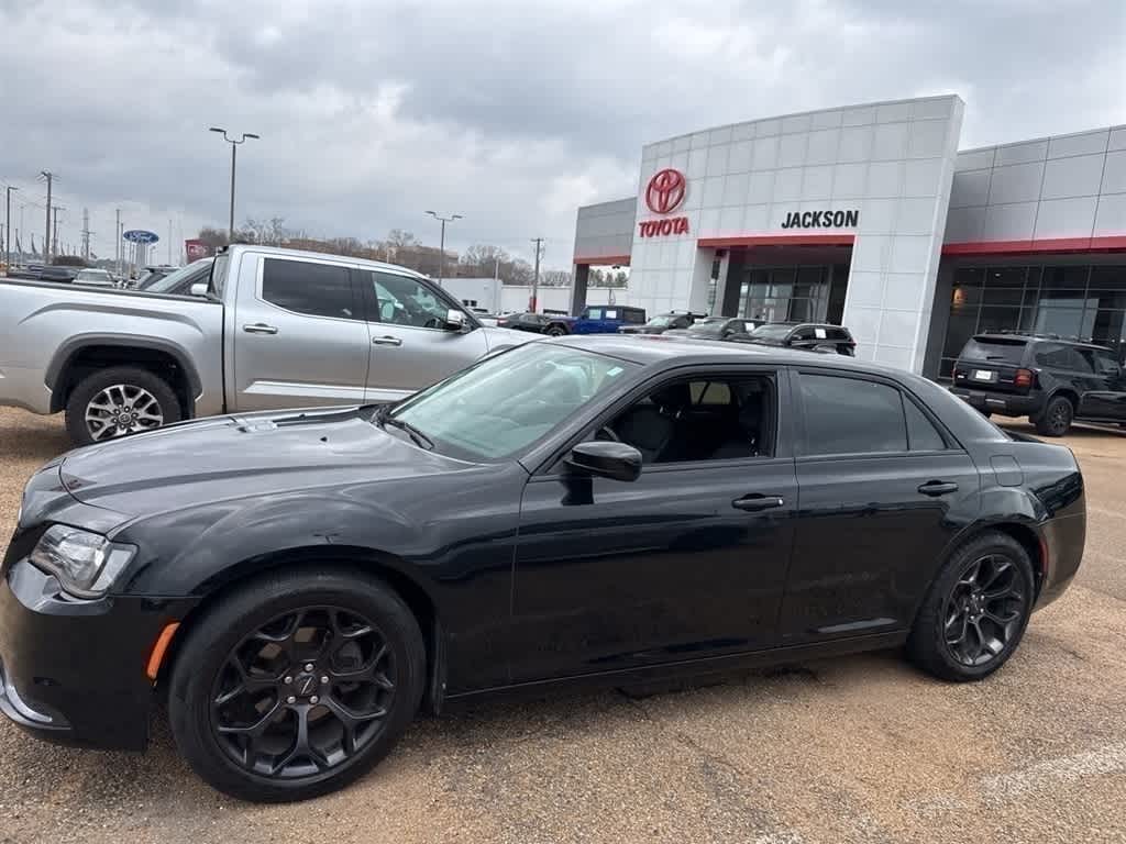 Thumbnail: 2019 Chrysler 300 - 1
