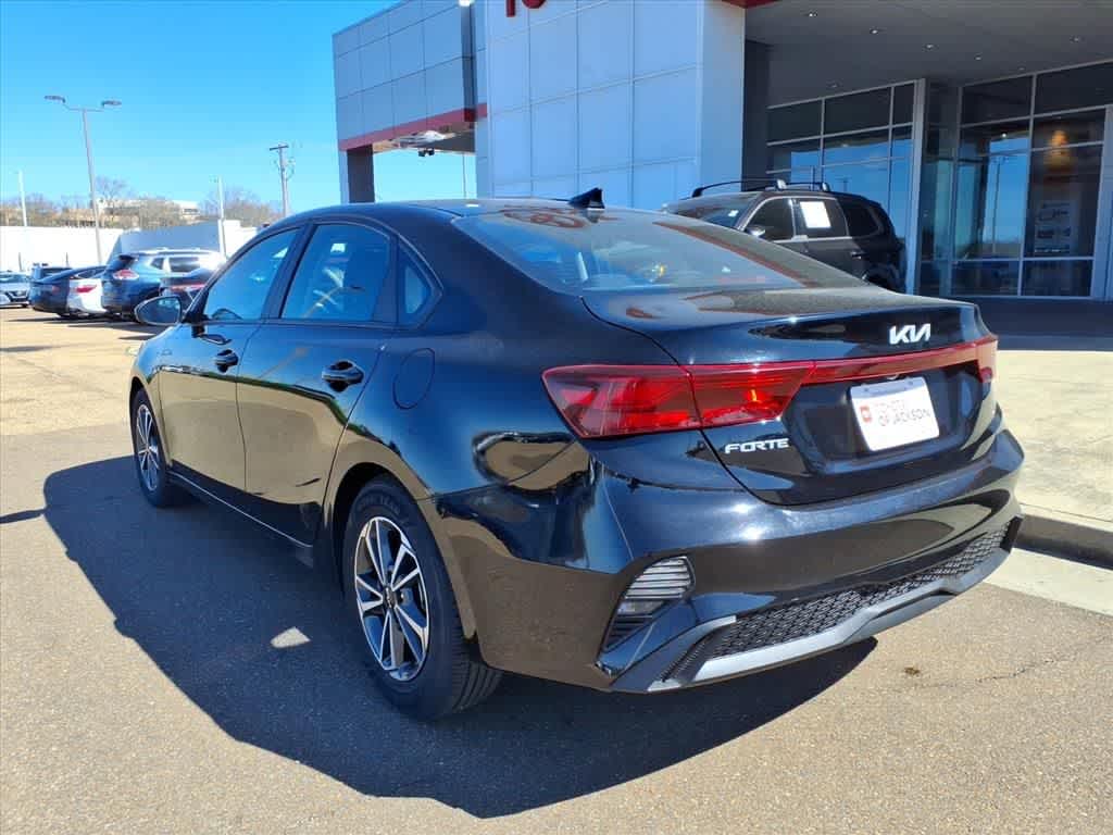 Thumbnail: 2023 Kia Forte - 7