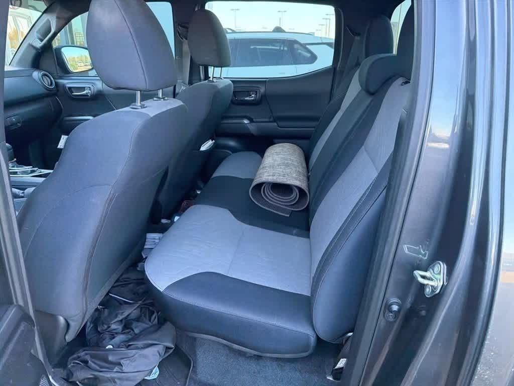 Thumbnail: 2020 Toyota Tacoma - 10