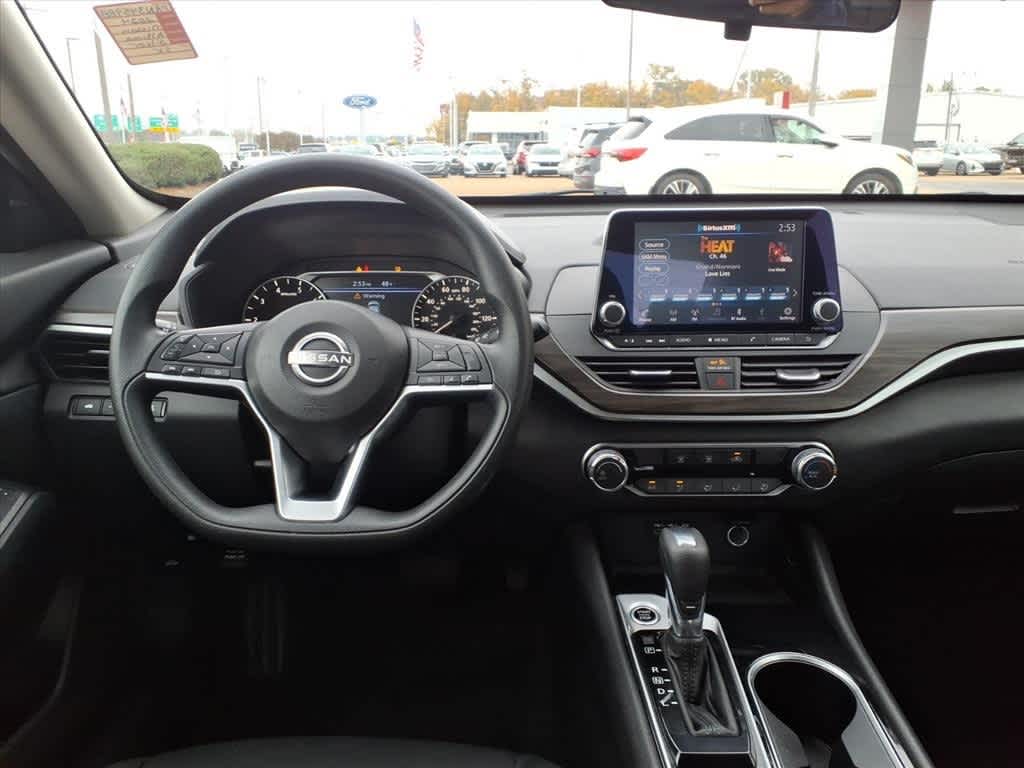 Thumbnail: 2024 Nissan Altima - 9