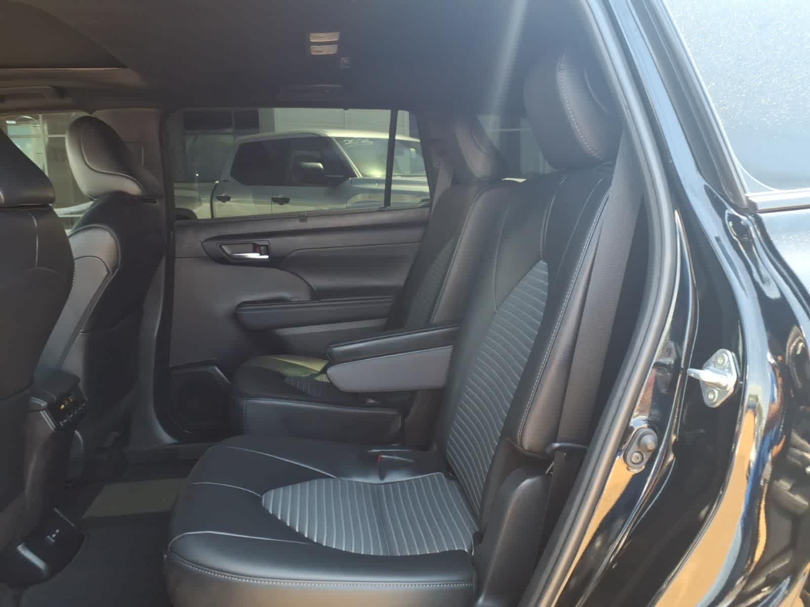 Thumbnail: 2024 Toyota Highlander - 28