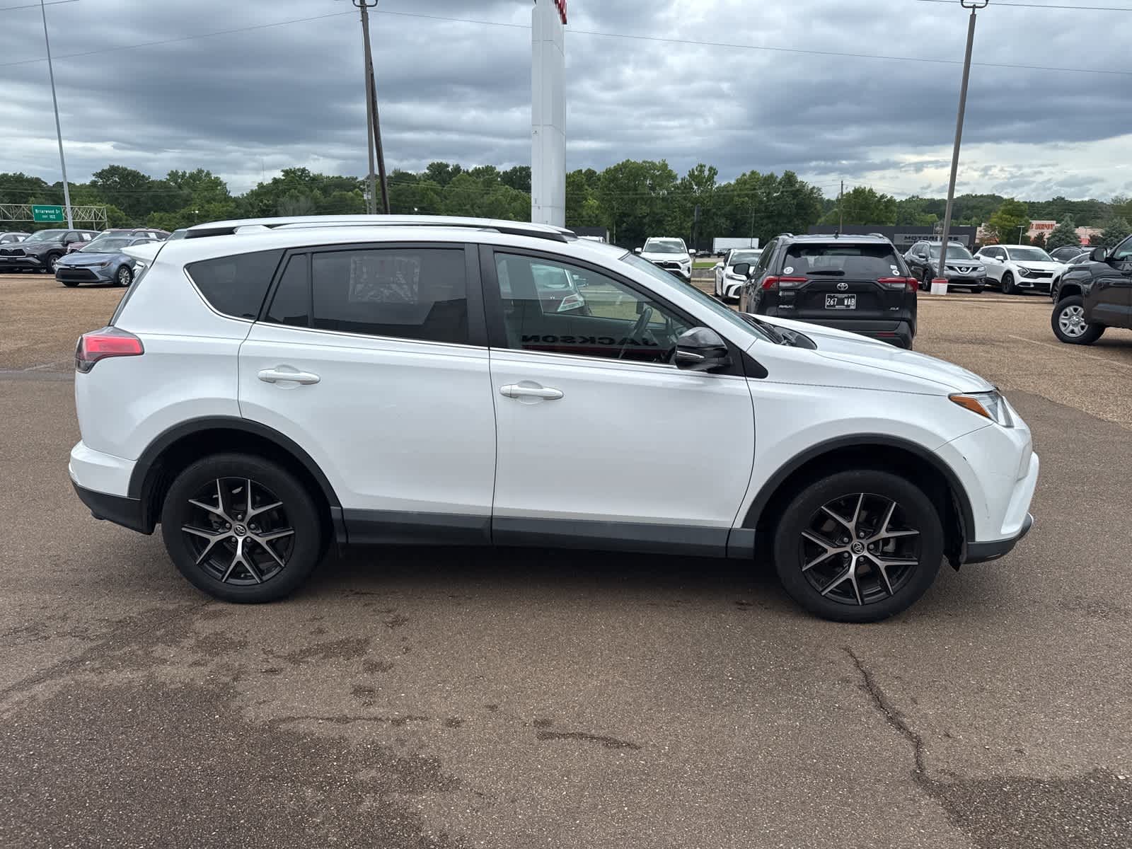 Thumbnail: 2016 Toyota RAV4 - 3