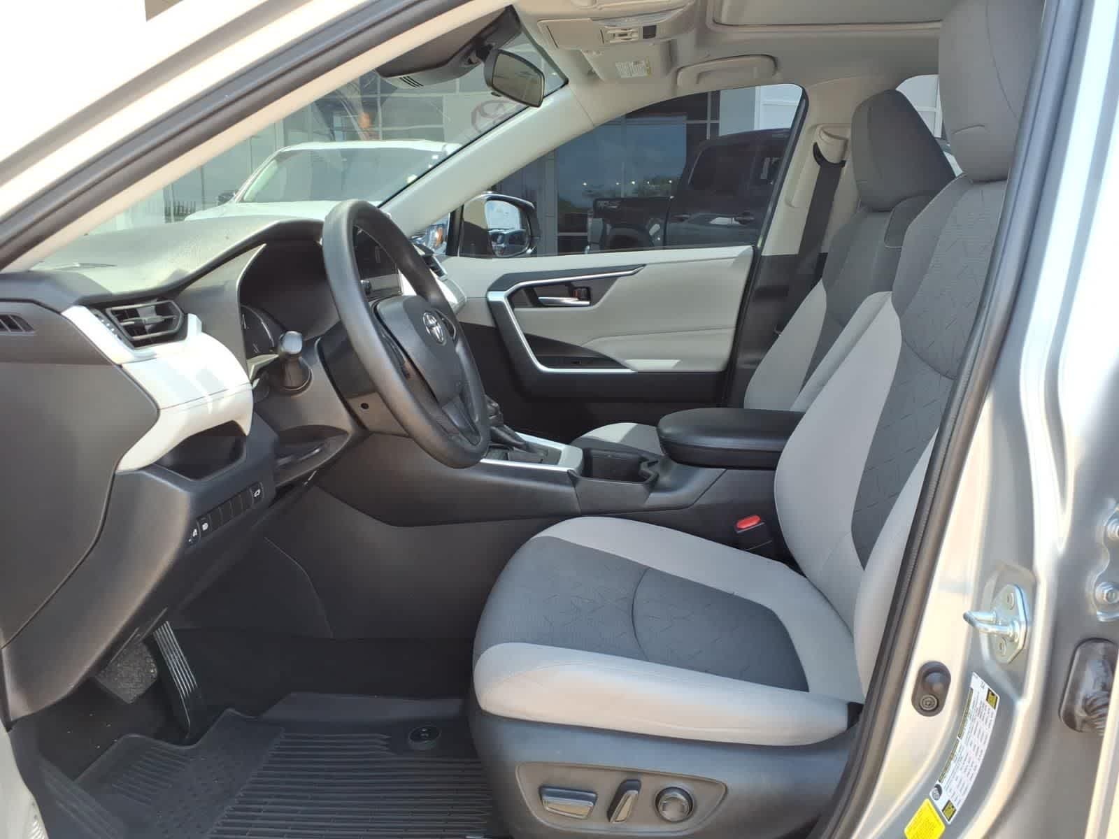 Thumbnail: 2023 Toyota RAV4 - 25