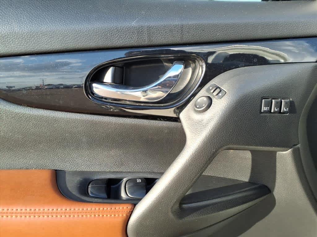 Thumbnail: 2018 Nissan Rogue - 13