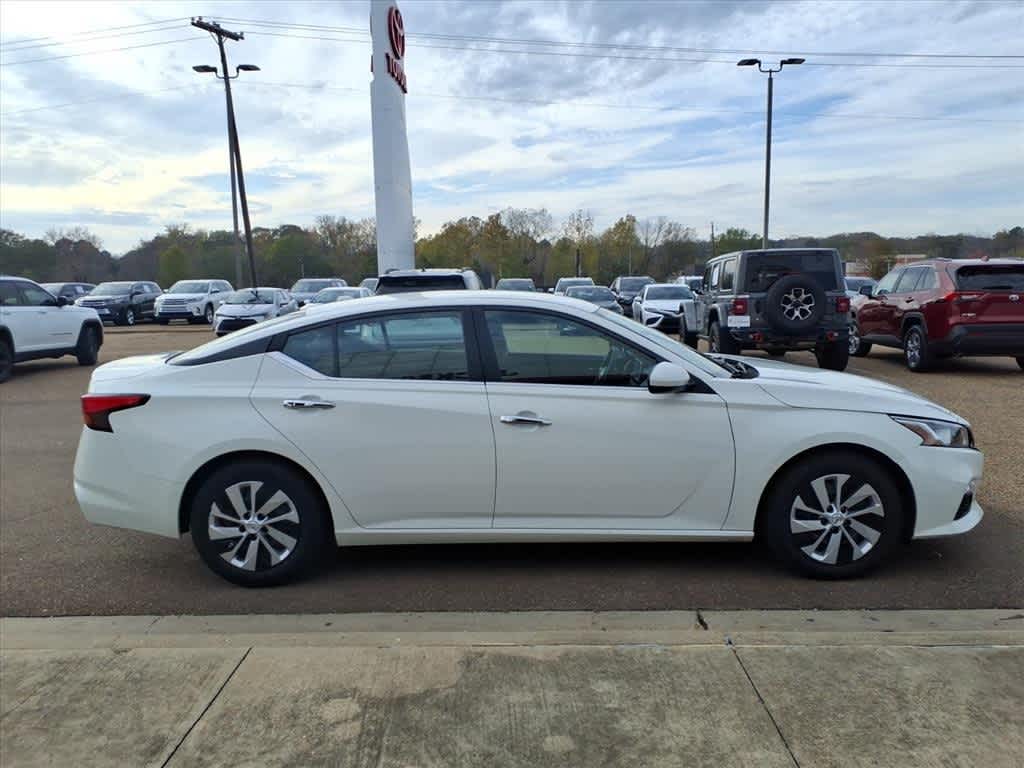 Thumbnail: 2020 Nissan Altima - 4