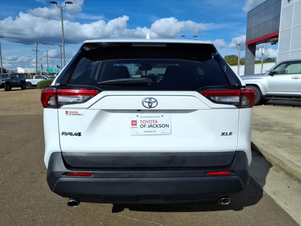 Thumbnail: 2022 Toyota RAV4 - 6