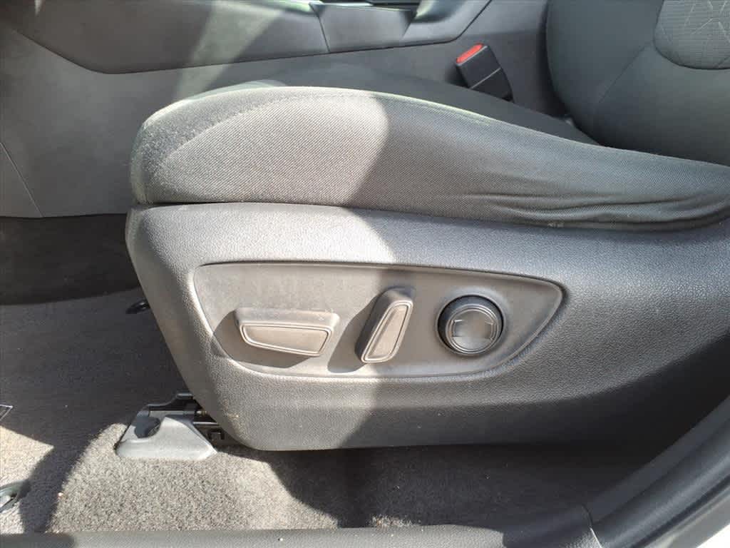 Thumbnail: 2022 Toyota RAV4 - 12