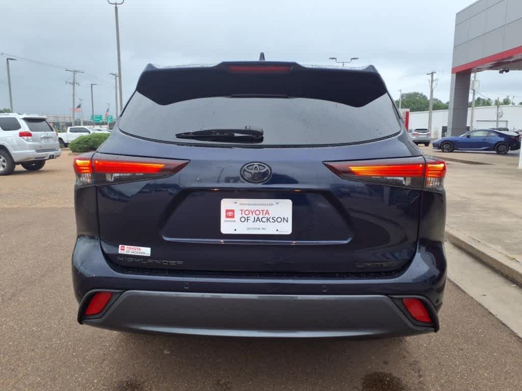 Thumbnail: 2024 Toyota Highlander - 6