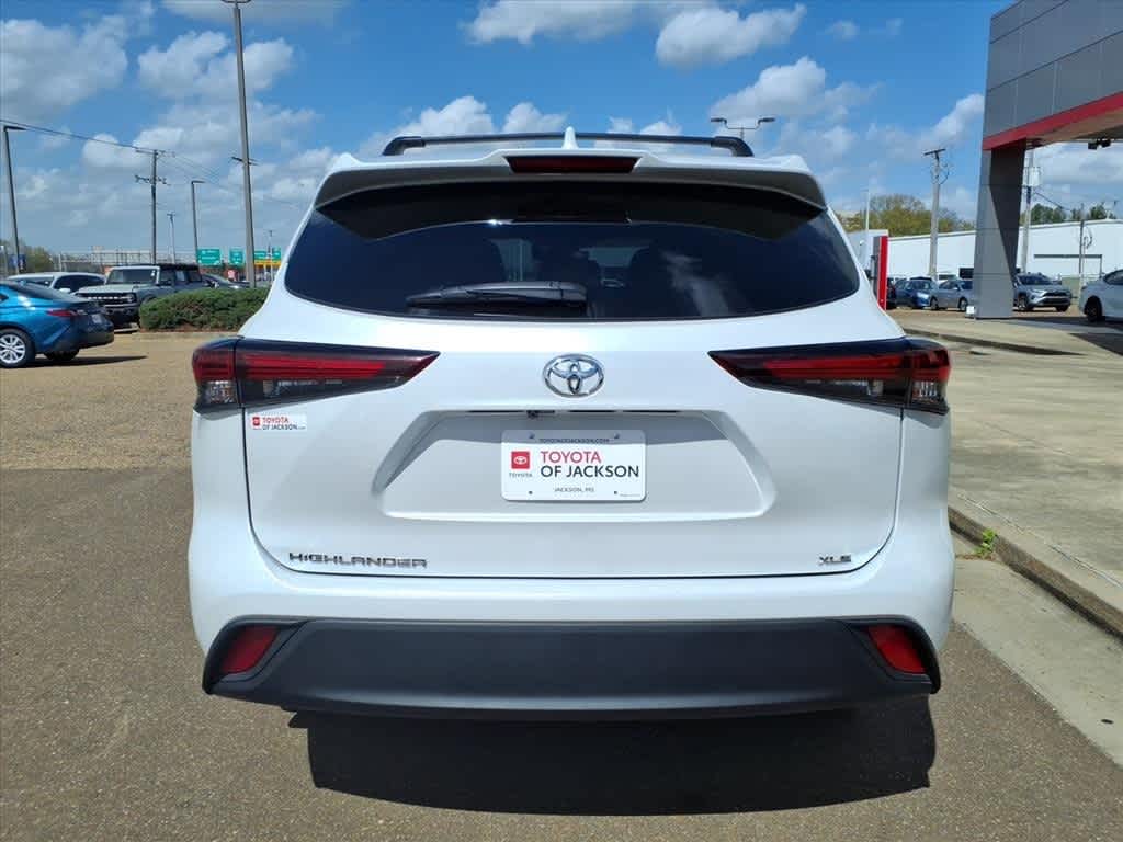 Thumbnail: 2024 Toyota Highlander - 6