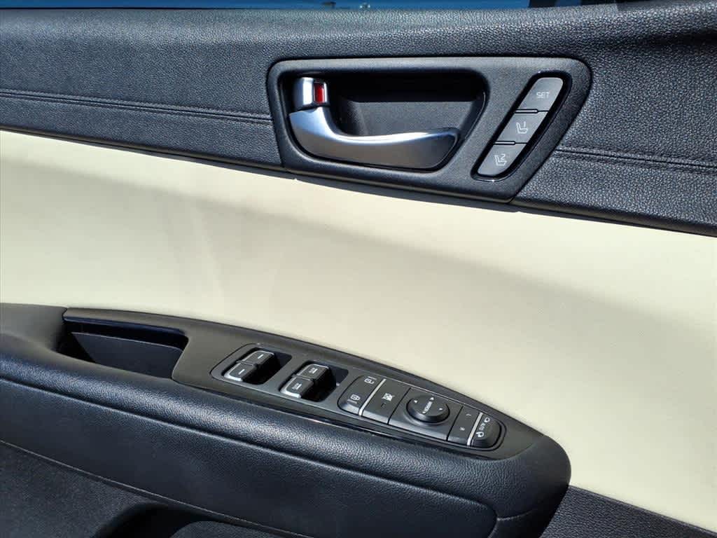 Thumbnail: 2016 Kia Optima - 12