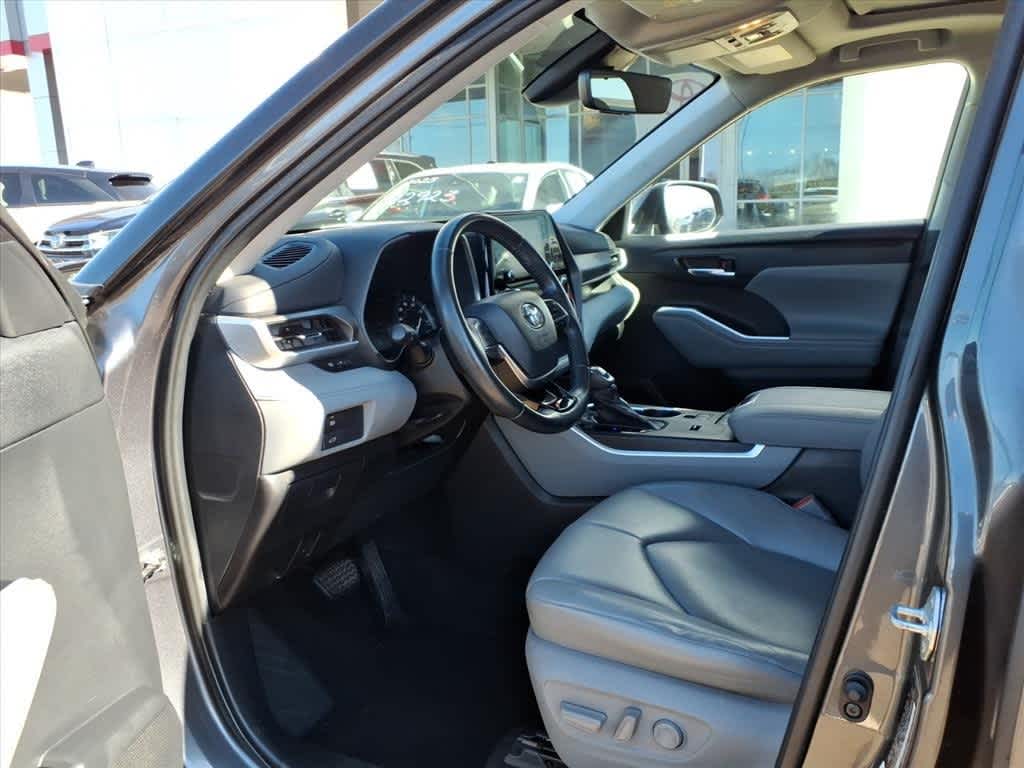 Thumbnail: 2021 Toyota Highlander - 26