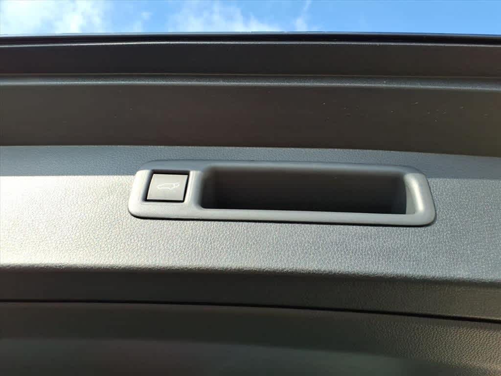 Thumbnail: 2026 Toyota Highlander - 9