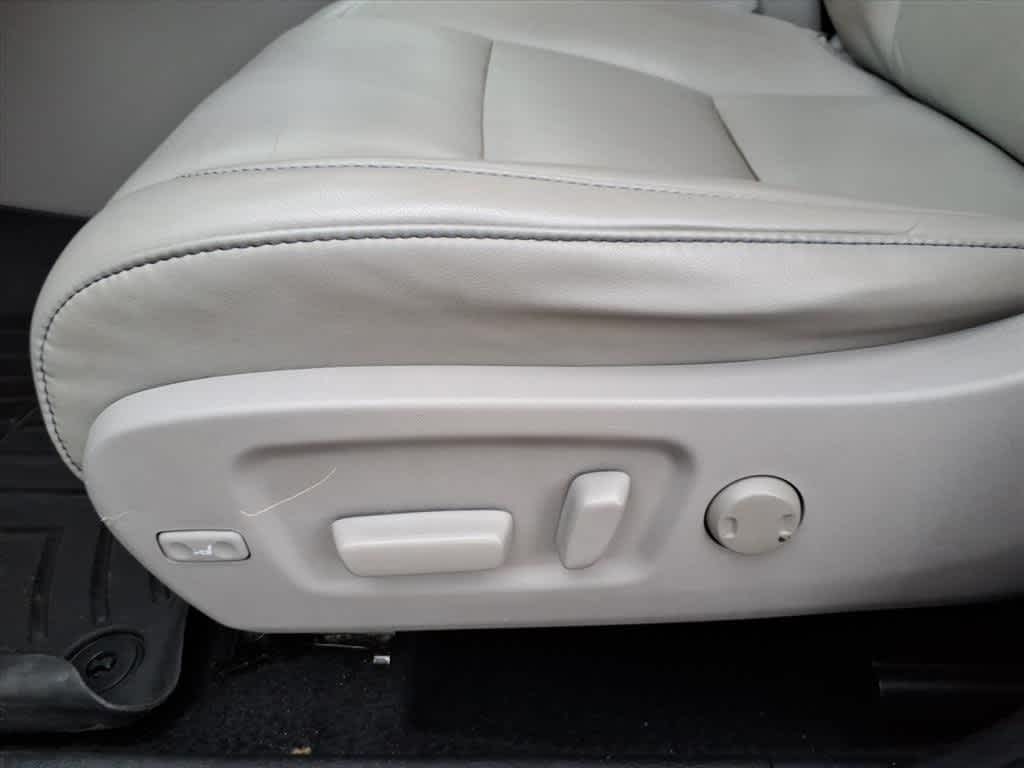 Thumbnail: 2019 Toyota Highlander - 12