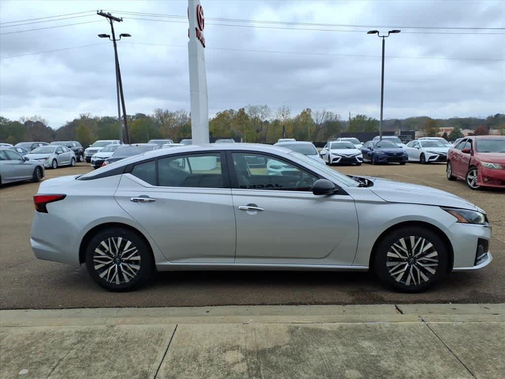 Thumbnail: 2024 Nissan Altima - 4