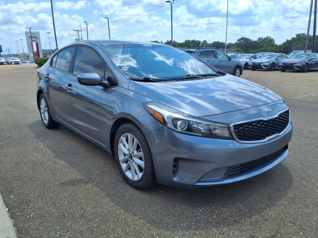 Thumbnail: 2017 Kia Forte - 3