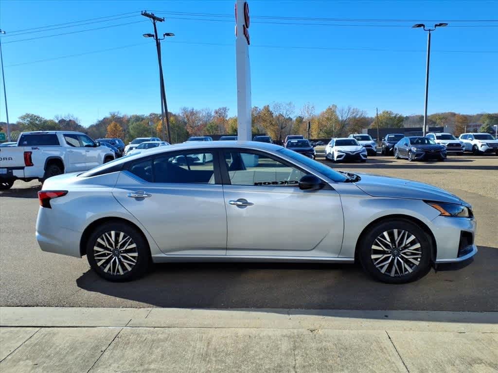 Thumbnail: 2025 Nissan Altima - 4