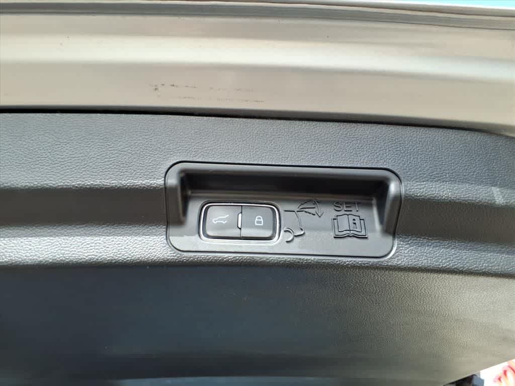 Thumbnail: 2023 Ford Explorer - 9