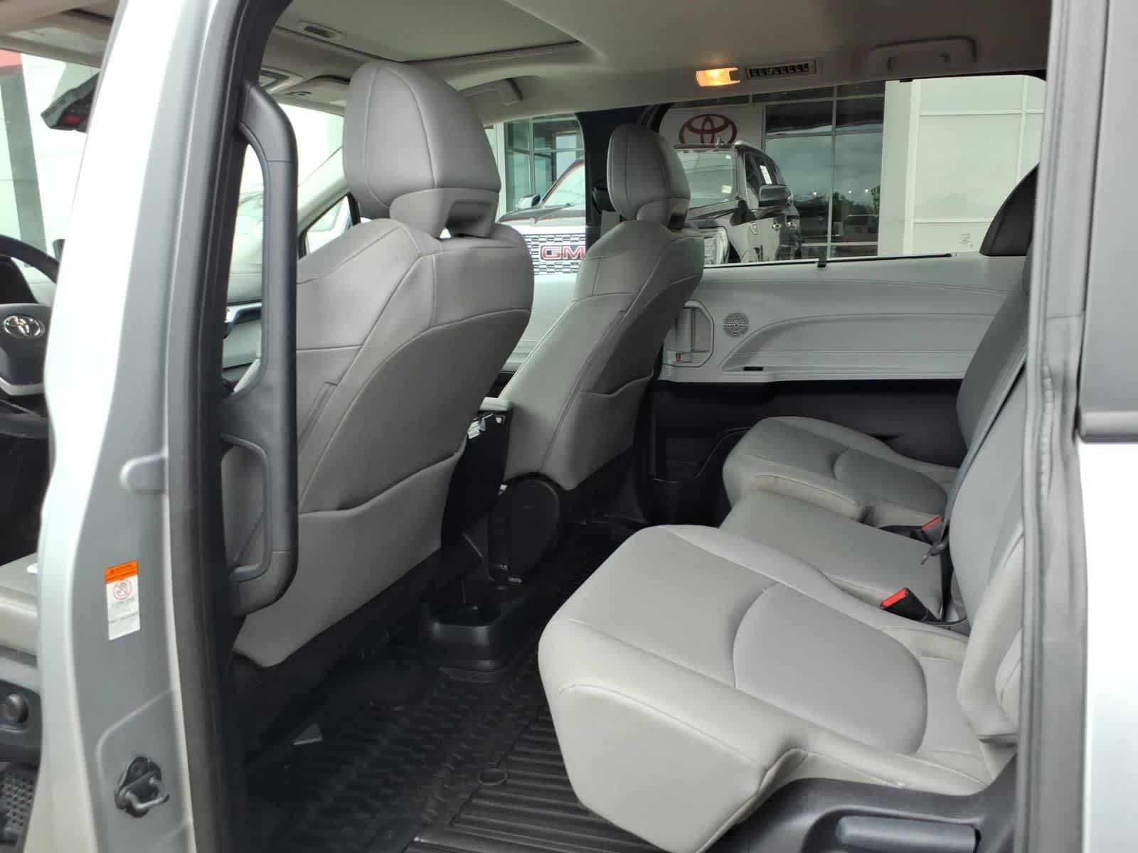 Thumbnail: 2025 Toyota Sienna - 30