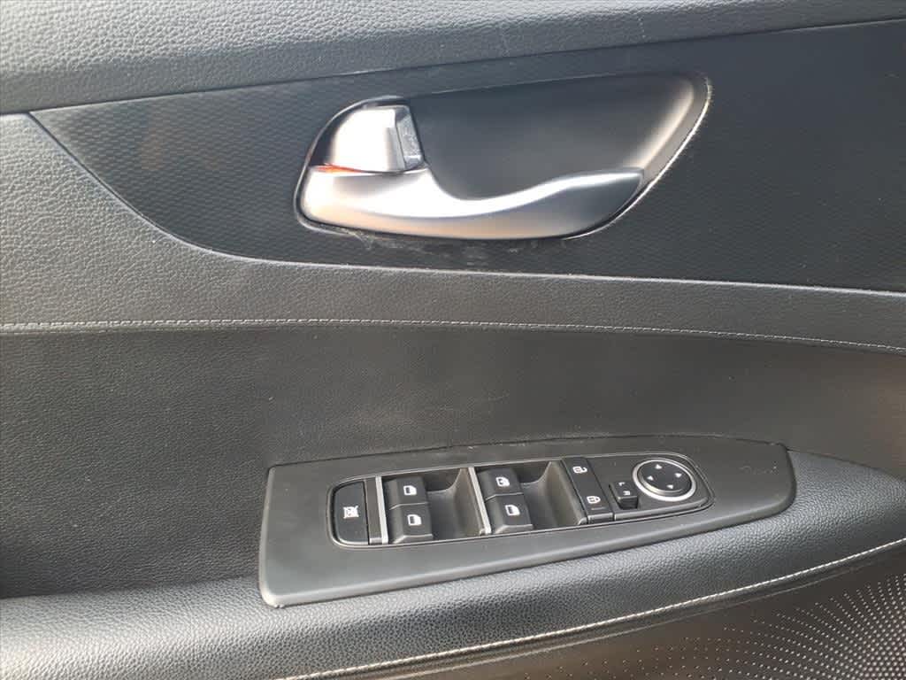 Thumbnail: 2023 Kia Forte - 12