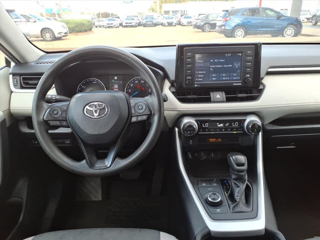 Thumbnail: 2022 Toyota RAV4 - 10