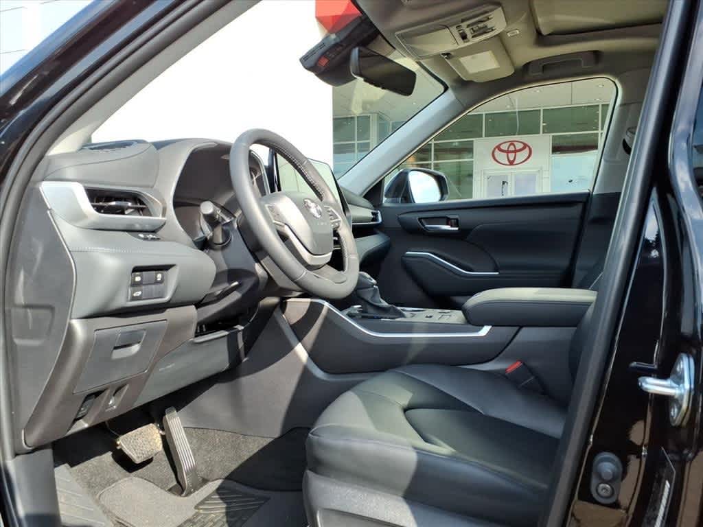 Thumbnail: 2026 Toyota Highlander - 27
